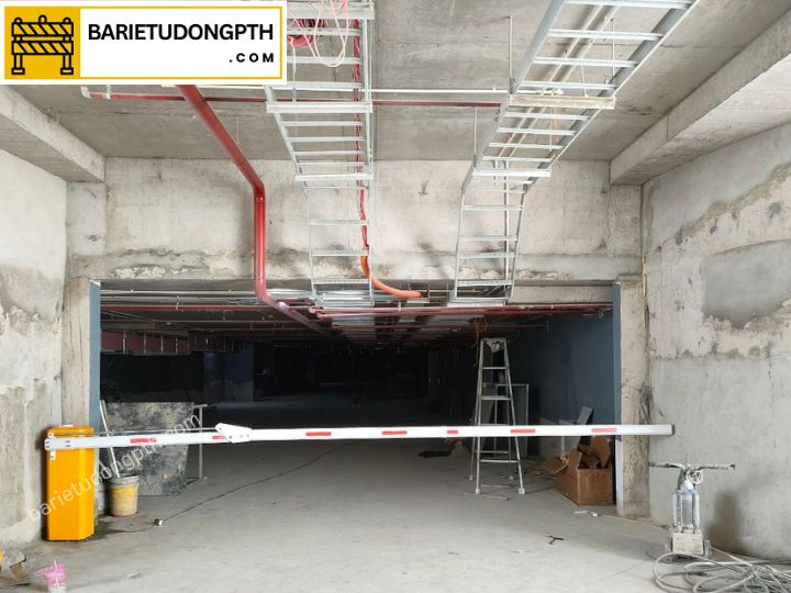 lắp barie cần gập kcn