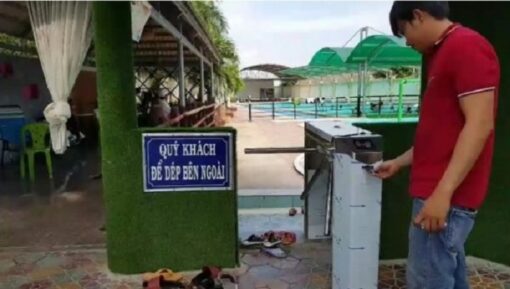 Cổng soát vé tự động hồ bơi