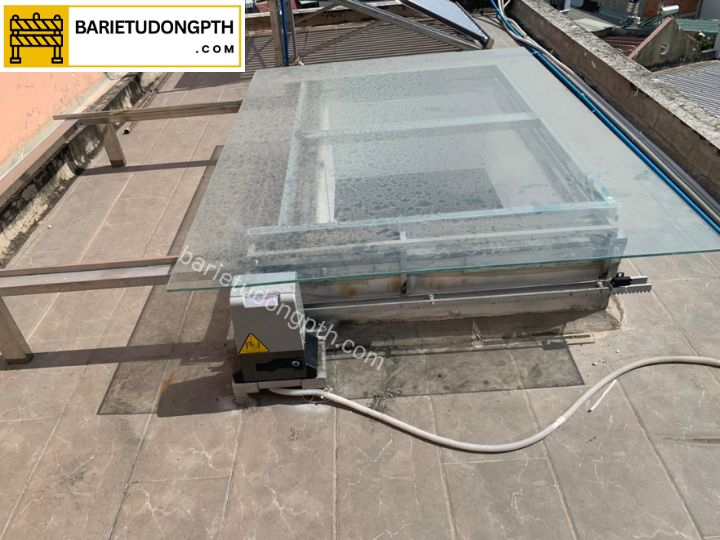 giá lắp giếng trời thông minh