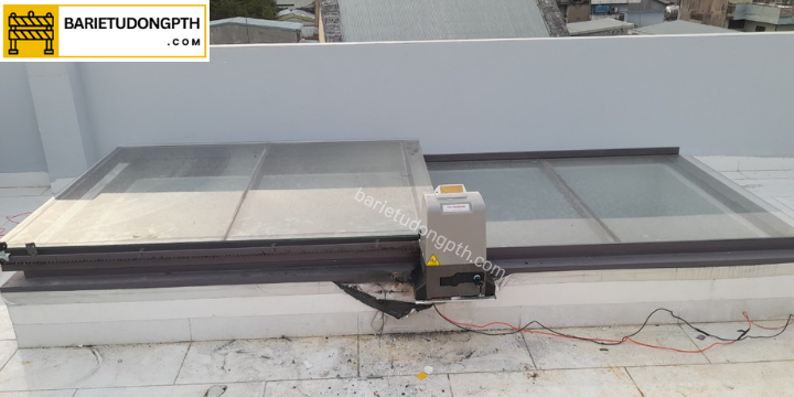 motor trượt giếng trời