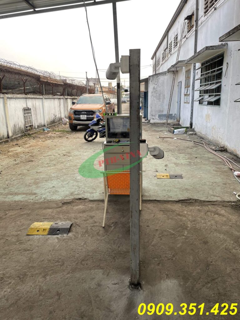 Máy giữ xe thông minh đơn giản tại Hoocmon
