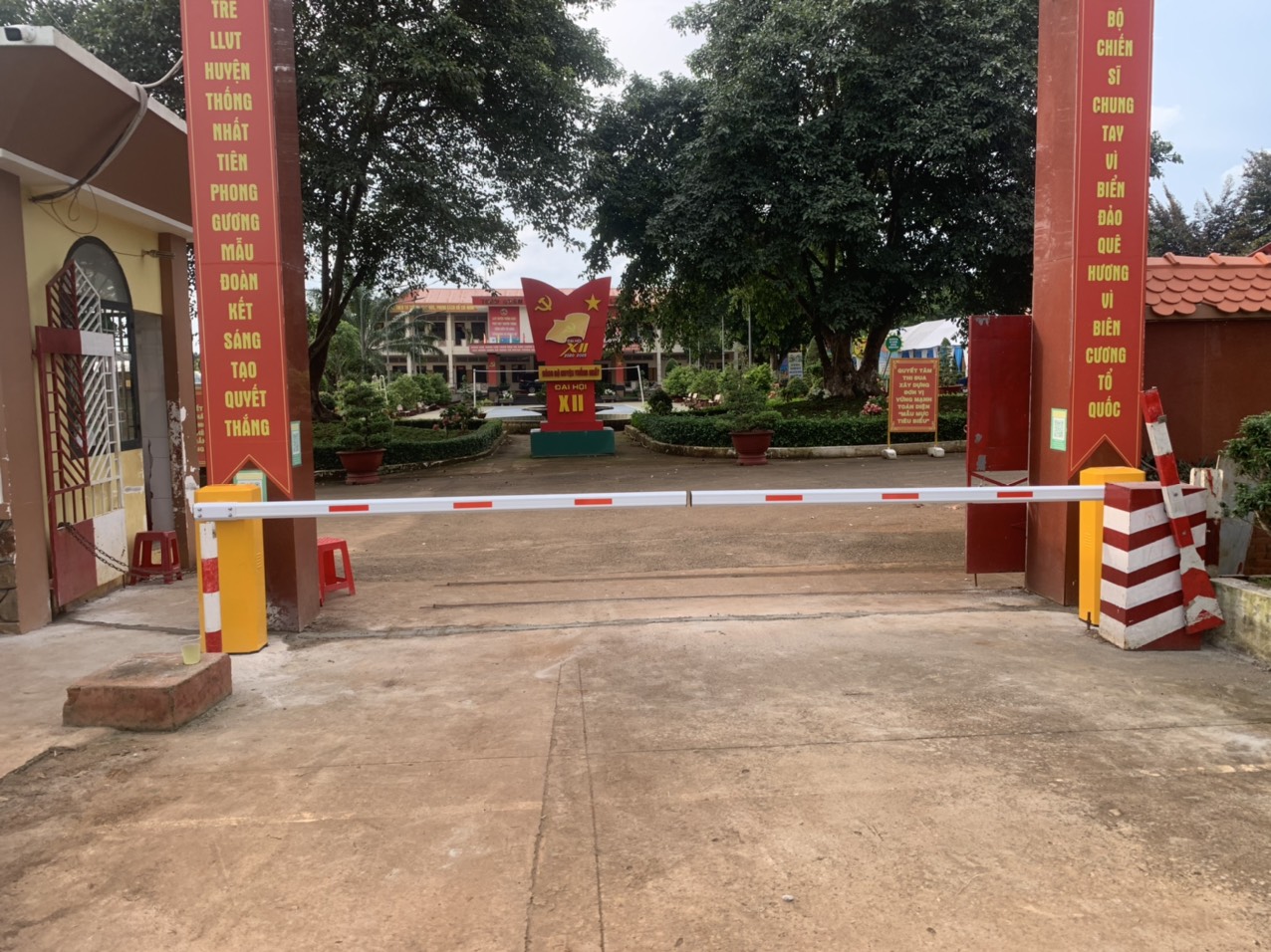 lắp barie cho quân đội