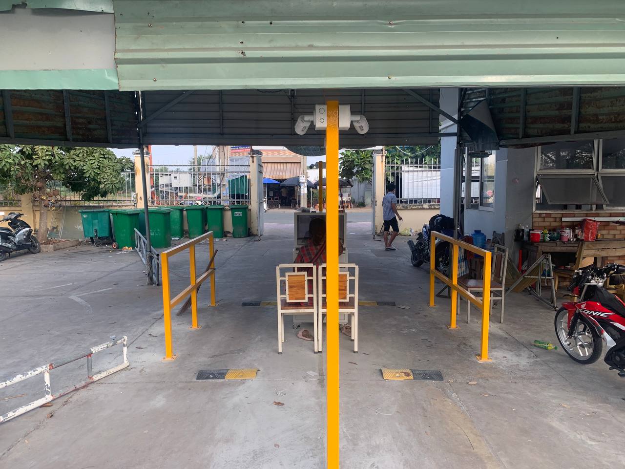 phụ kiện, vật tư lắp kèm hệ thống