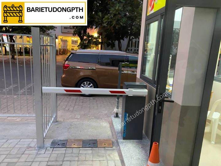 giá lắp barie trường học