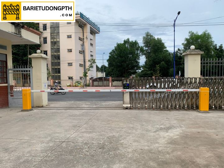 kinh nghiệm lắp barie kiểm soát ra vào quân đội