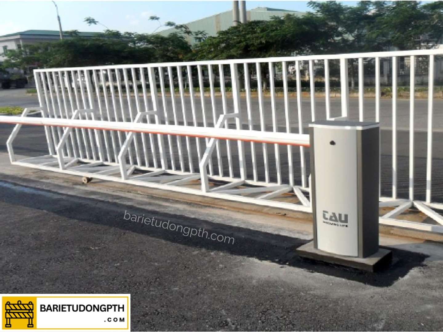 Barie tự động TAU (tay cần dài 8m) 2 Barie chắn xe Tau