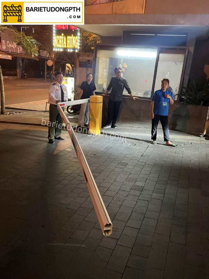 chi phí sửa chữa barie tự động