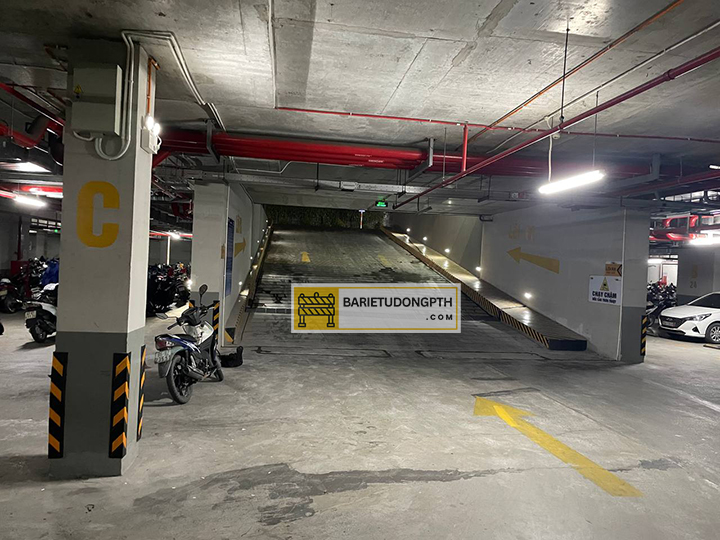 hướng từ tầng hầm đi ra