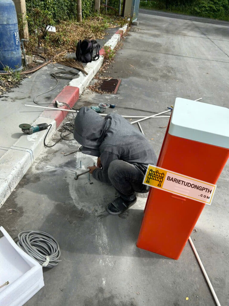 Báo giá thanh chắn barie điện tự động 9 kỹ thuật cắt đường lắp trụ