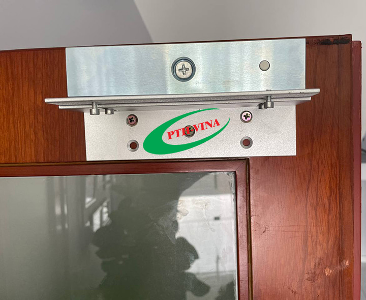 Tấm sắt hít khóa từ