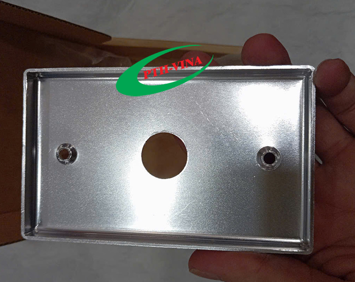 thiết kế mặt sau gắn âm tường