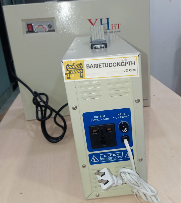 nguồn sạc và đầu ra bình lưu điện