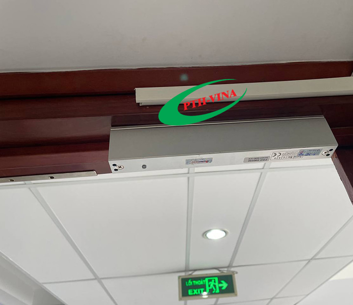vị trí gắn khóa điện từ