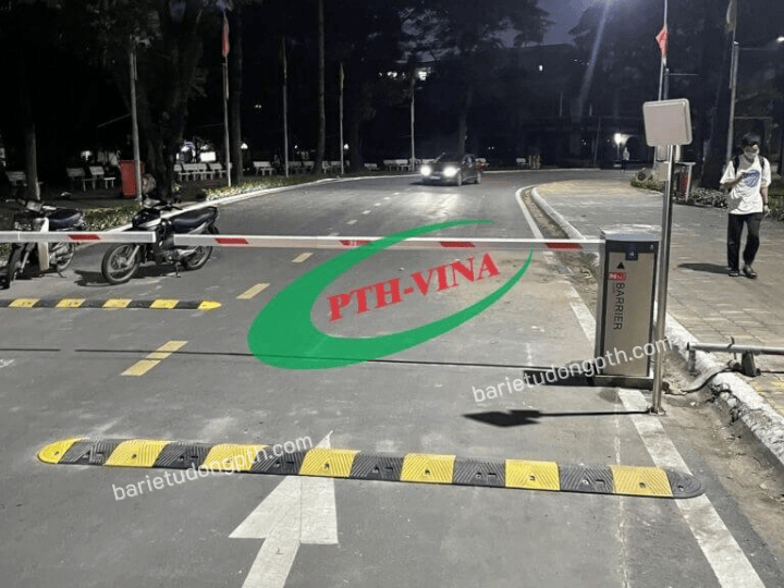 hệ thống giữ xe bằng đầu đọc tầm xa