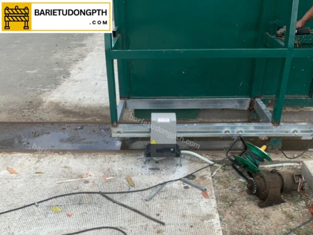 lắp motor cổng trượt tự động cho nhà máy