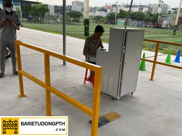mô hình máy quẹt thẻ xe sân banh