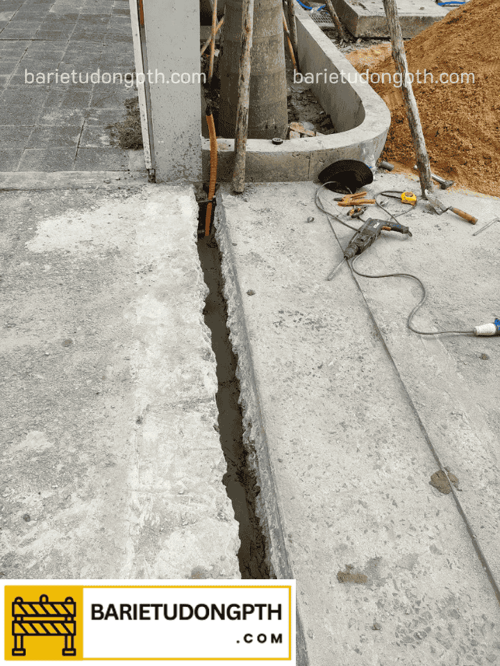 cắt đường luồng ống đi dây