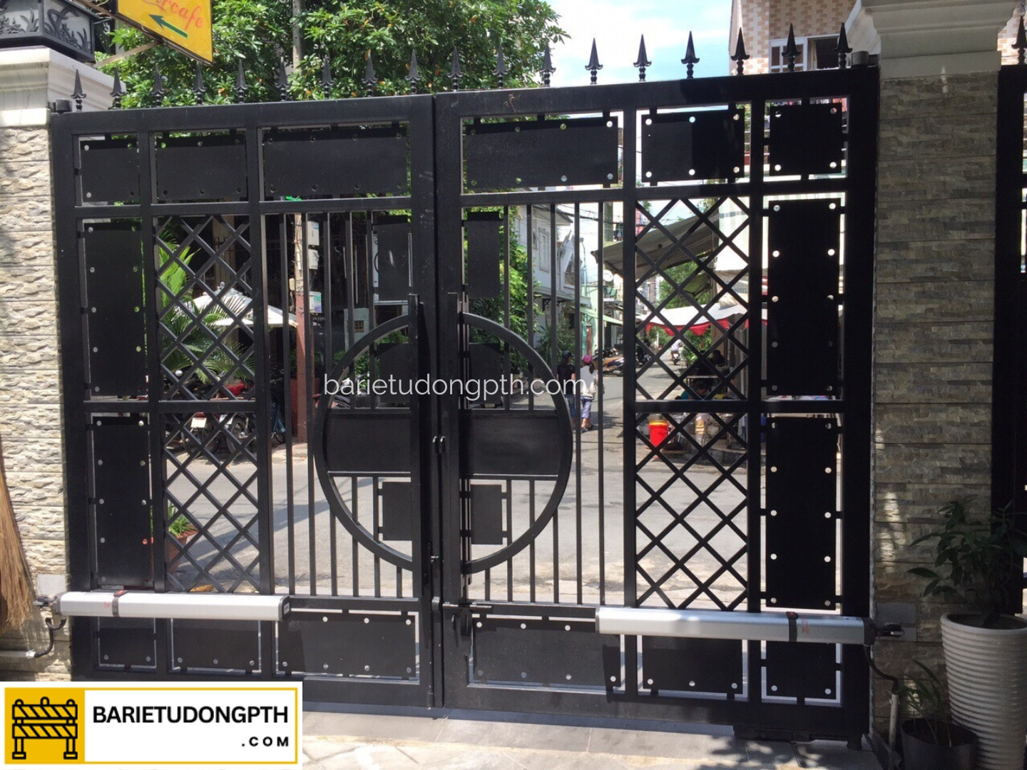 Báo giá cổng mở cánh tự động mới nhất 2025 4 cổng 2 cánh tự động