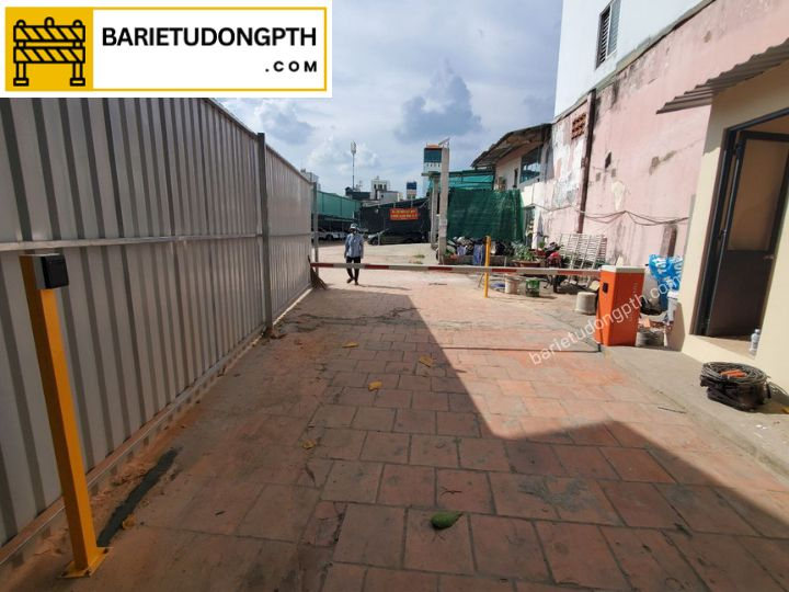 lắp barie tự động cho nhà máy