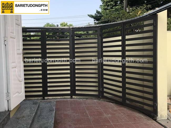 không gian chuộng lắp cổng trượt vuông góc