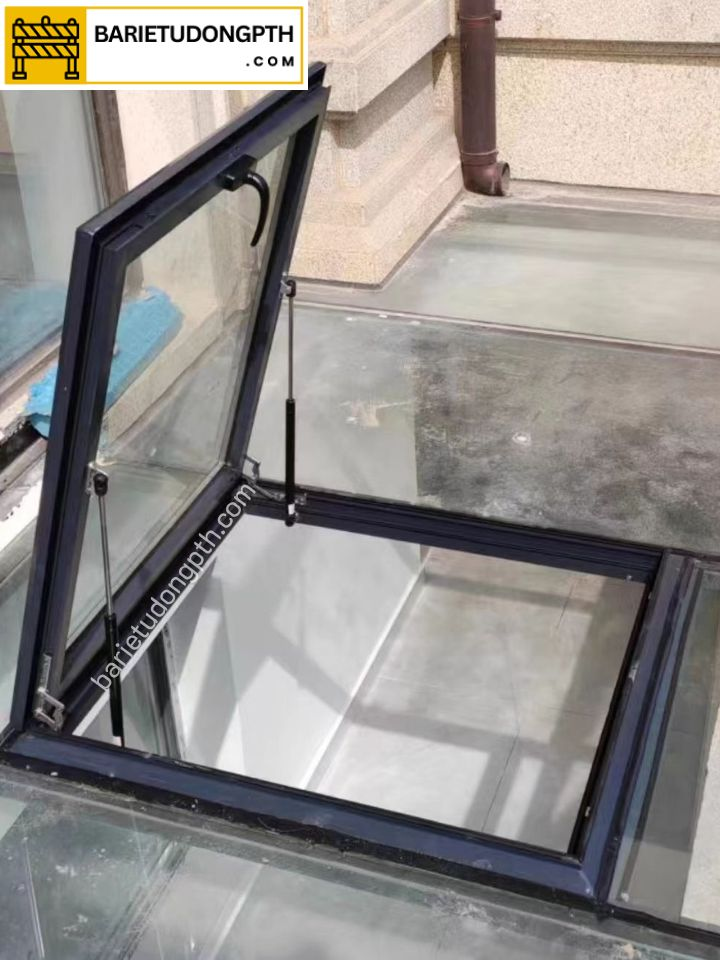 lắp giếng trời dạng hất