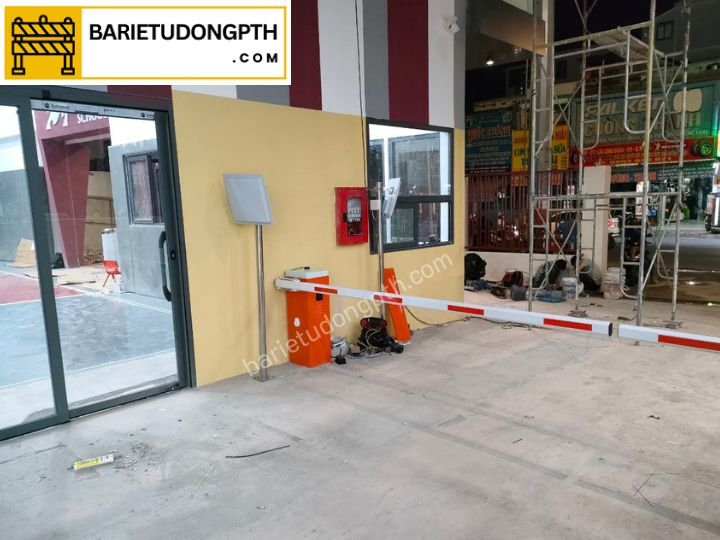 lý do nên lắp máy giữ xe bằng khuôn mặt