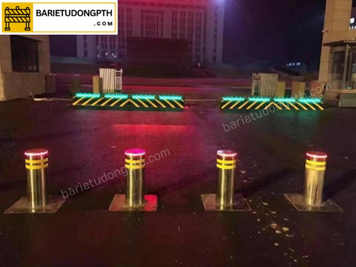 lắp cột chắn xe cho nhà máy