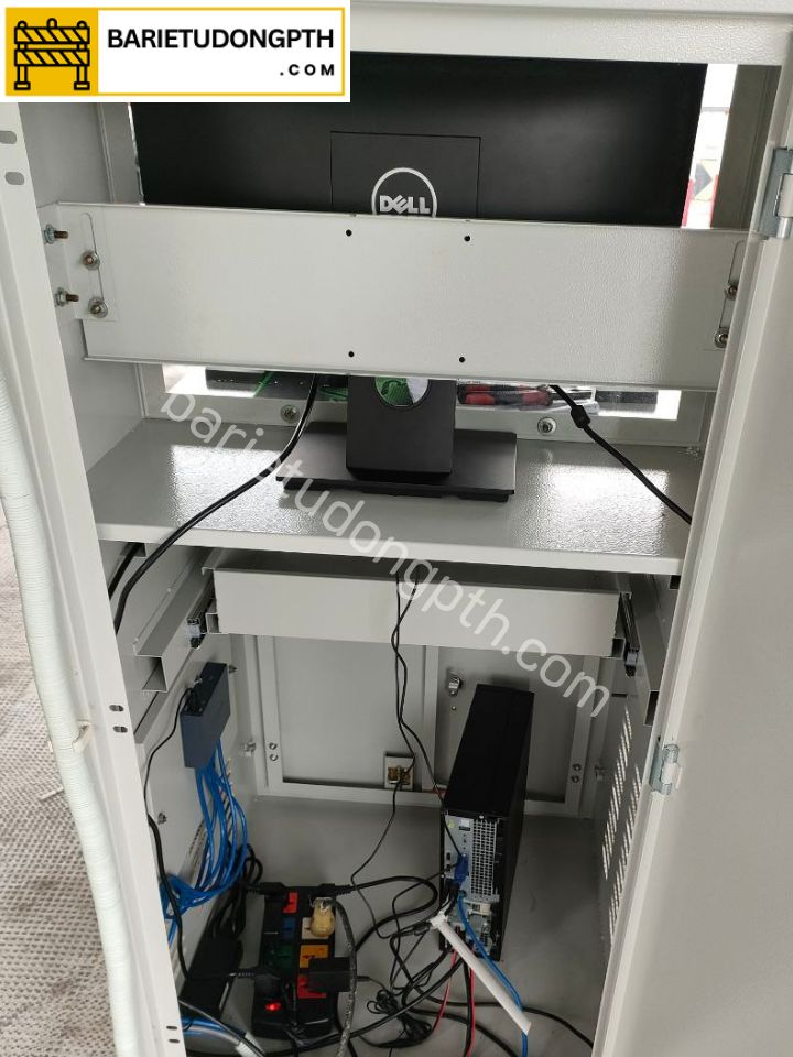 mặt sau tủ giữ xe