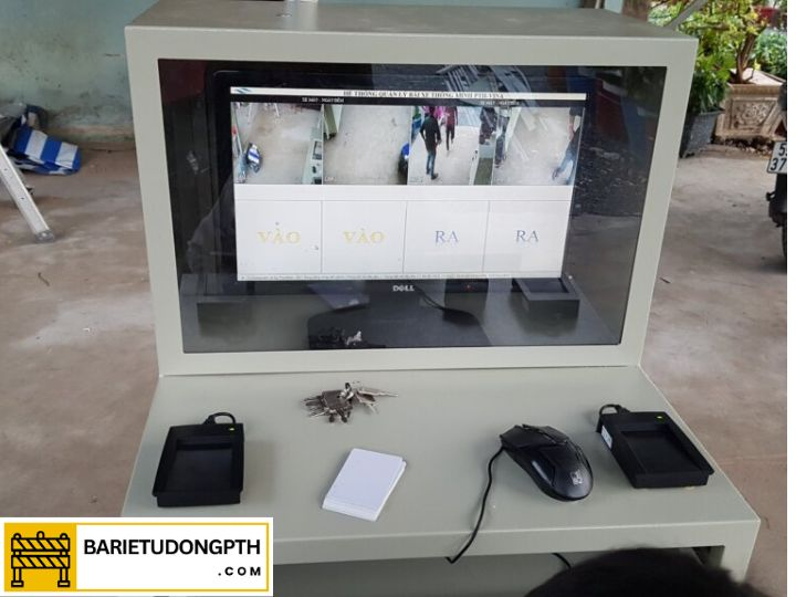 máy giữ xe bằng thẻ từ