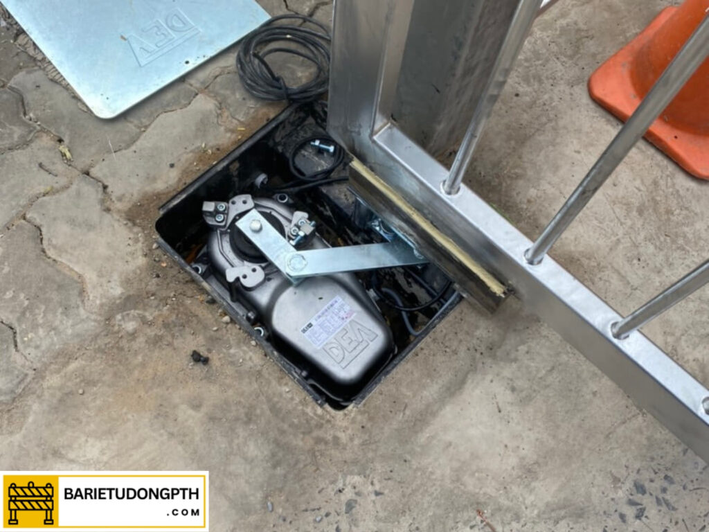 Mẫu cổng tự động gấp 6 cánh tối ưu không gian 5 motor âm sàn lắp cổng mở cánh