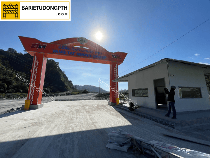 lắp 2 trụ rào đối đầu