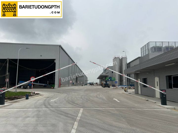 Lắp 4 trụ barie tự động DEA tại KCN PHÚ MỸ 3 3 2 trụ barie tự động dea lắp đối đầu