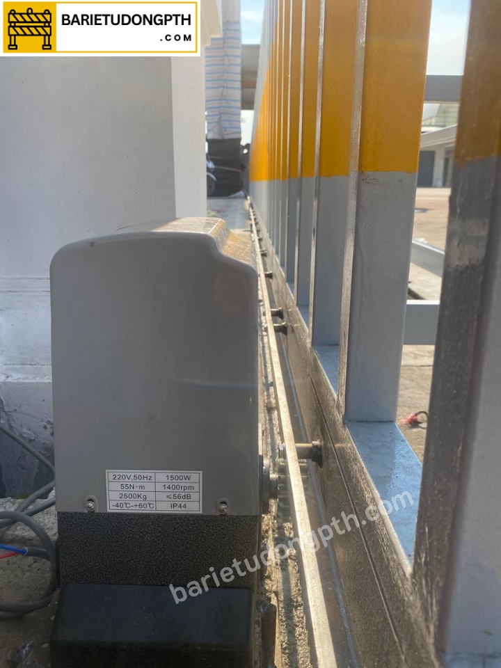 lắp motor cổng lùa tự động cho cửa khẩu