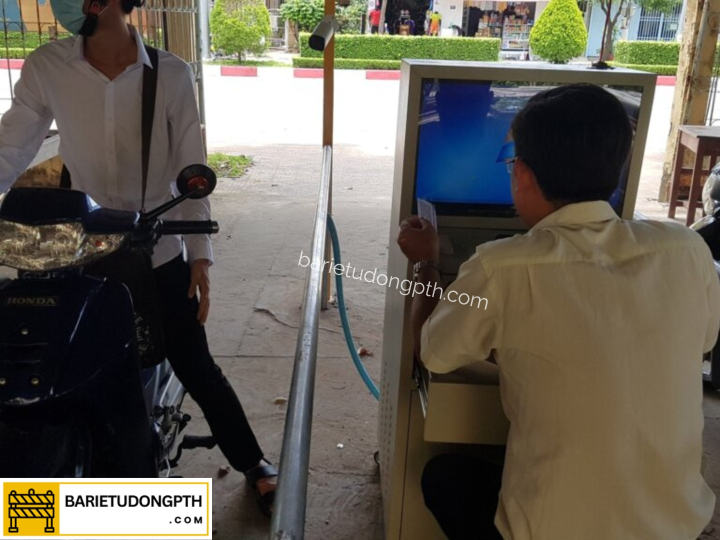 máy giữ xe quẹt thẻ từ lâm đồng