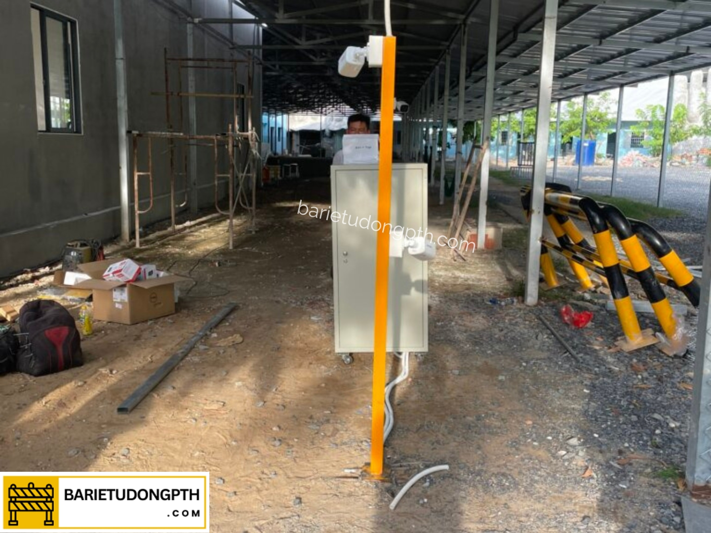 máy giữ xe quẹt thẻ vĩnh long