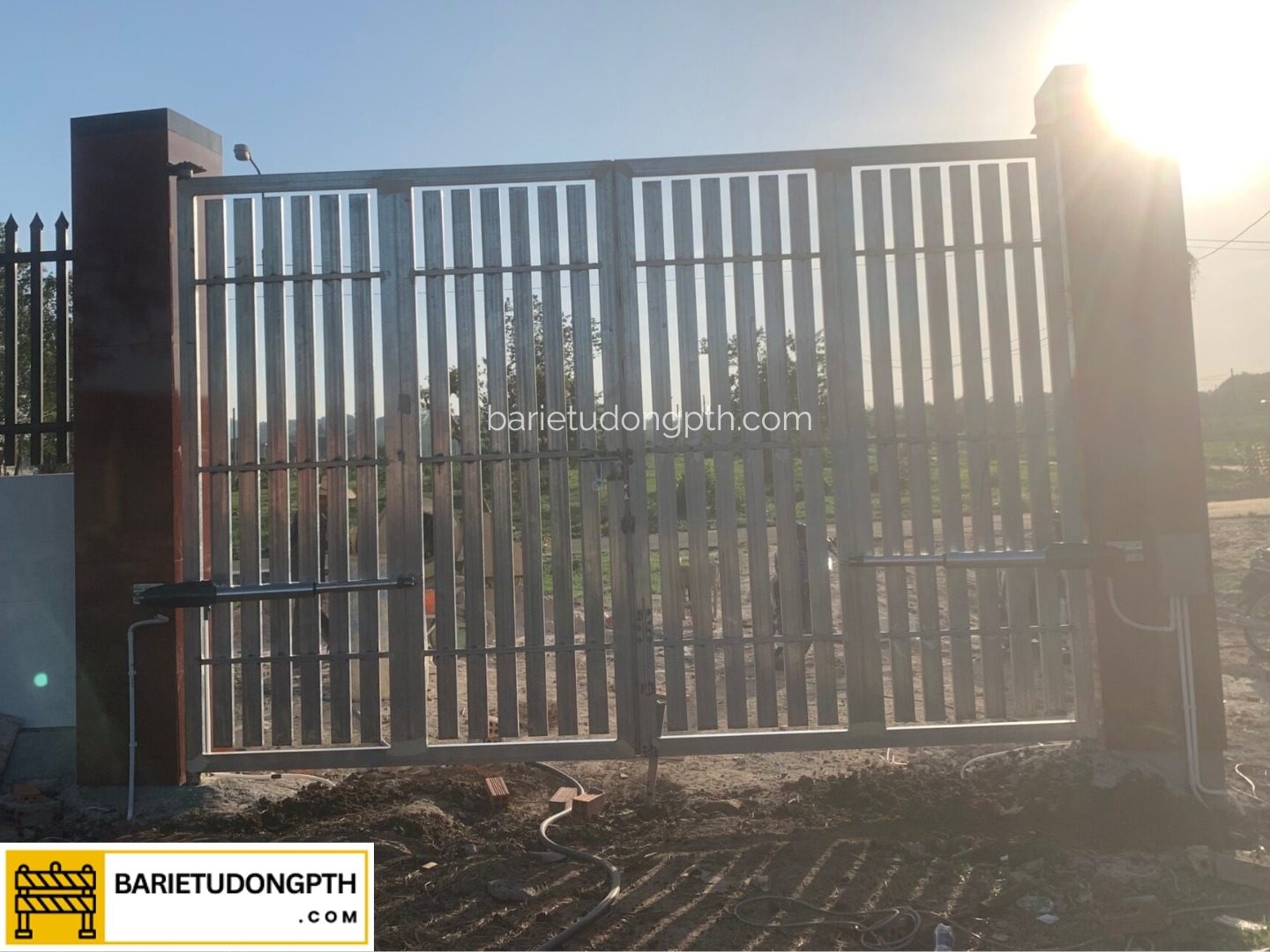 Báo giá lắp motor cổng tự động tại Vĩnh Long 4 Motor tay đòn tại Vĩnh Long