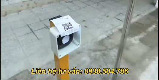 mãy giữ xe quét mã qr