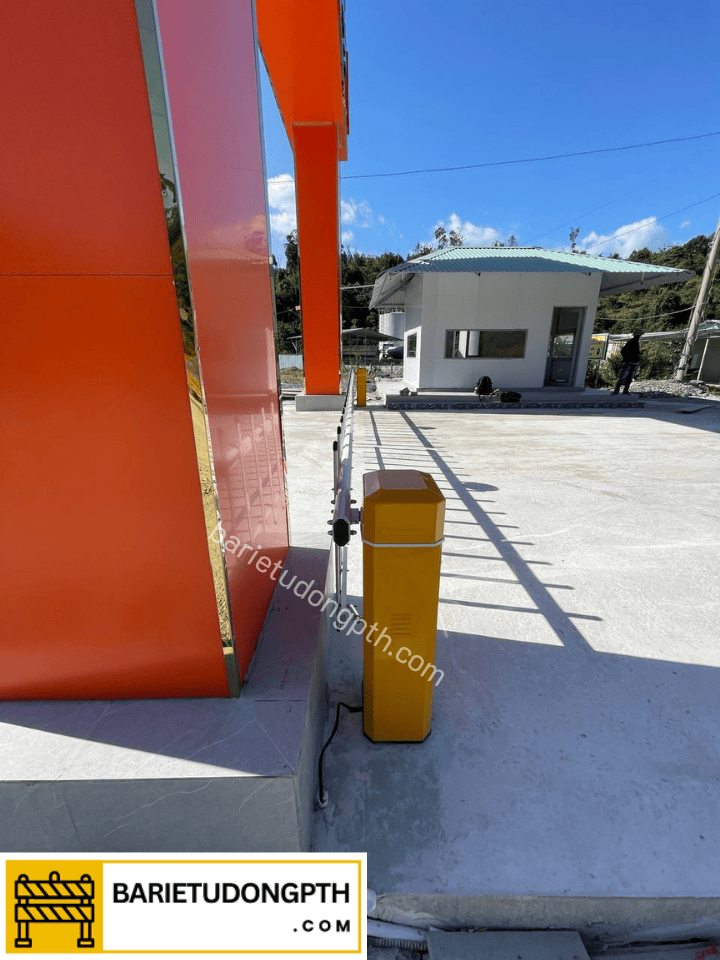 lắp đặt trụ barie rào