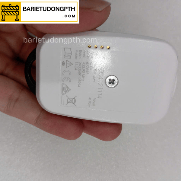 mặt sau remote motor cổng dea