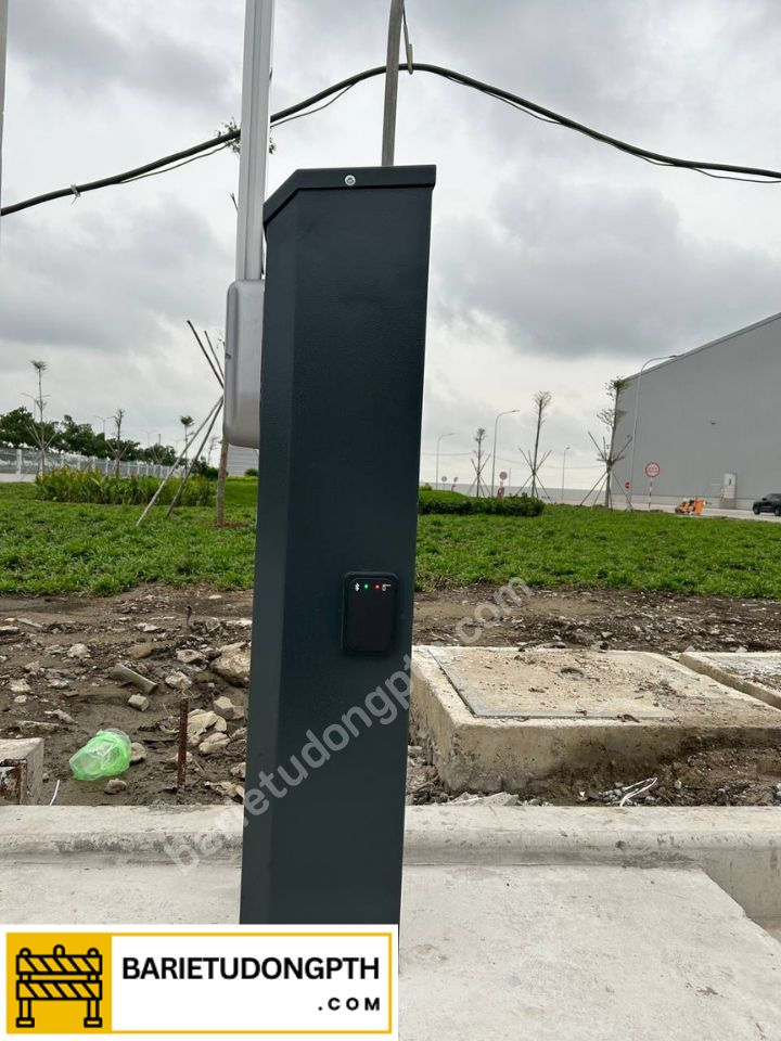 Lắp 4 trụ barie tự động DEA tại KCN PHÚ MỸ 3 8 trụ barie dea