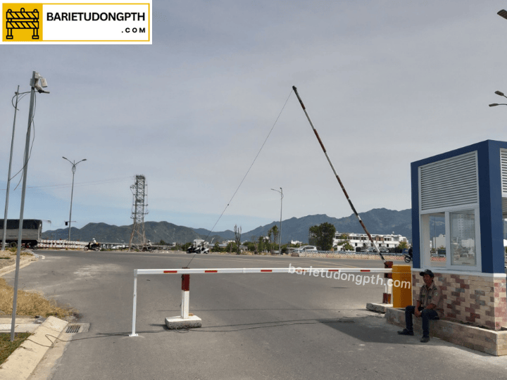 Giá lắp barie kết hợp máy chấm công 18 giải pháp kiểm soát ra vào khu công nghiệp