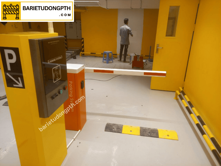 Dự án lắp đặt hệ thống giữ xe 2 làn tại Quận 1 - TPHCM 1 lắp hệ thống giữ xe 2 làn tại quận 1, tphcm