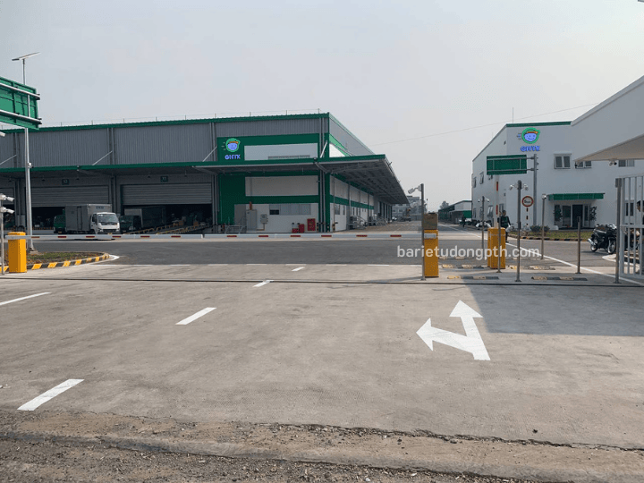 Hệ thống kiểm soát xe ra vào kho vận tải logistics 1 giá lắp hệ thống giữ xe cho kho vận tải