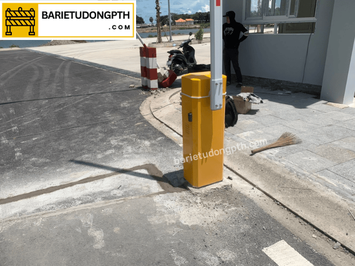 Lắp đặt barrier kiểm soát an ninh ra vào sân bay 2 barie kiểm soát nên trang bị cảm biến an toàn