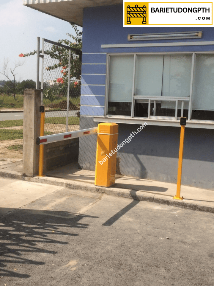 Giải pháp barie kết hợp quẹt thẻ xác thực 2 giải pháp barrier kết hợp quẹt thẻ