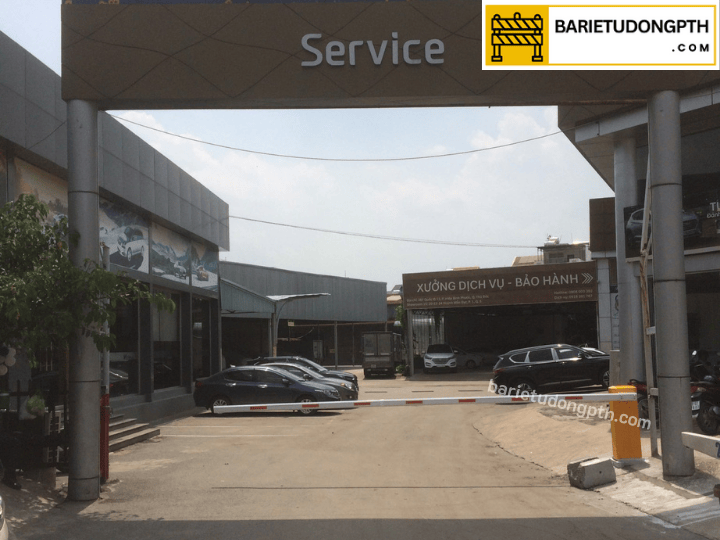 Lắp barie tự động cho garage, bãi xe, bến xe 3 barie cần thằng lắp cho garage