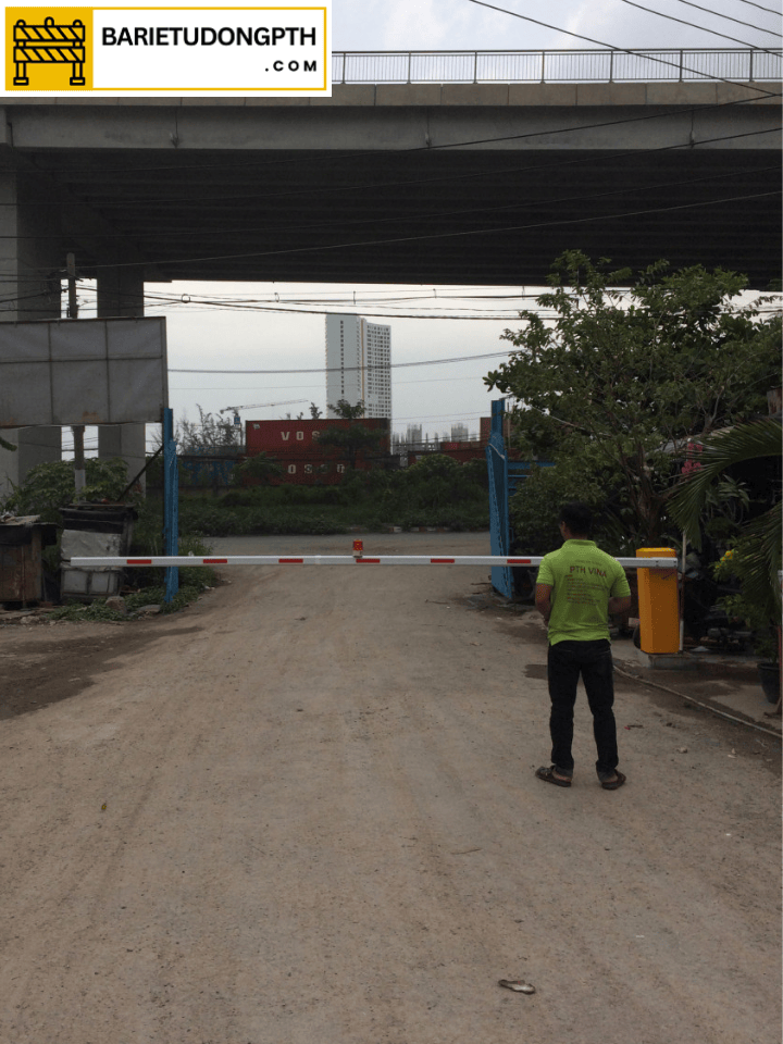 Lắp barie tự động cho nhà kho, trung tâm logistics 2 lợi ích khi lắp barie chắn xe cho trung tâm logistics