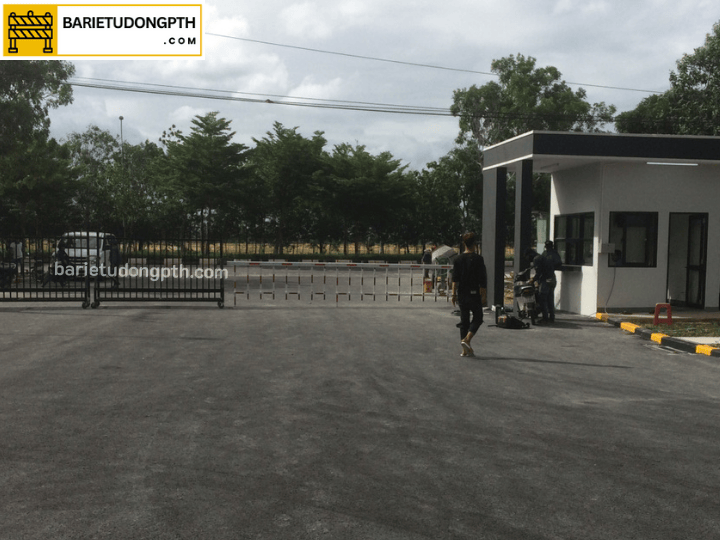 Lắp barie tự động cho nhà kho, trung tâm logistics 5 lắp barie rào chắn cho nhà kho