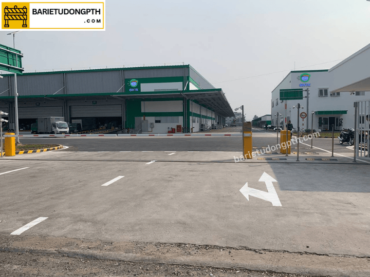 Lắp barie tự động cho nhà kho, trung tâm logistics 14 lắp barie tự động cho kho vận tải