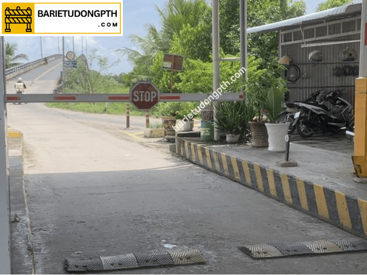 Giá lắp barie tự động cho trạm thu phí, trạm BOT 18 barie chắn xe trạm thu phí